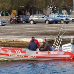 Ο εκπαιδευτής μαζί με τον εξεταστή και τον υποψήφιο χειριστή κατά την διάρκεια της εξέτασης.