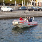 Ο εκπαιδευτής μαζί με τον εξεταστή και τον υποψήφιο χειριστή κατά την διάρκεια της εξέτασης.